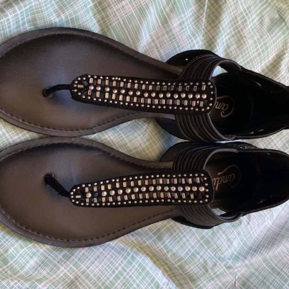 Candie's zipper heel slingback